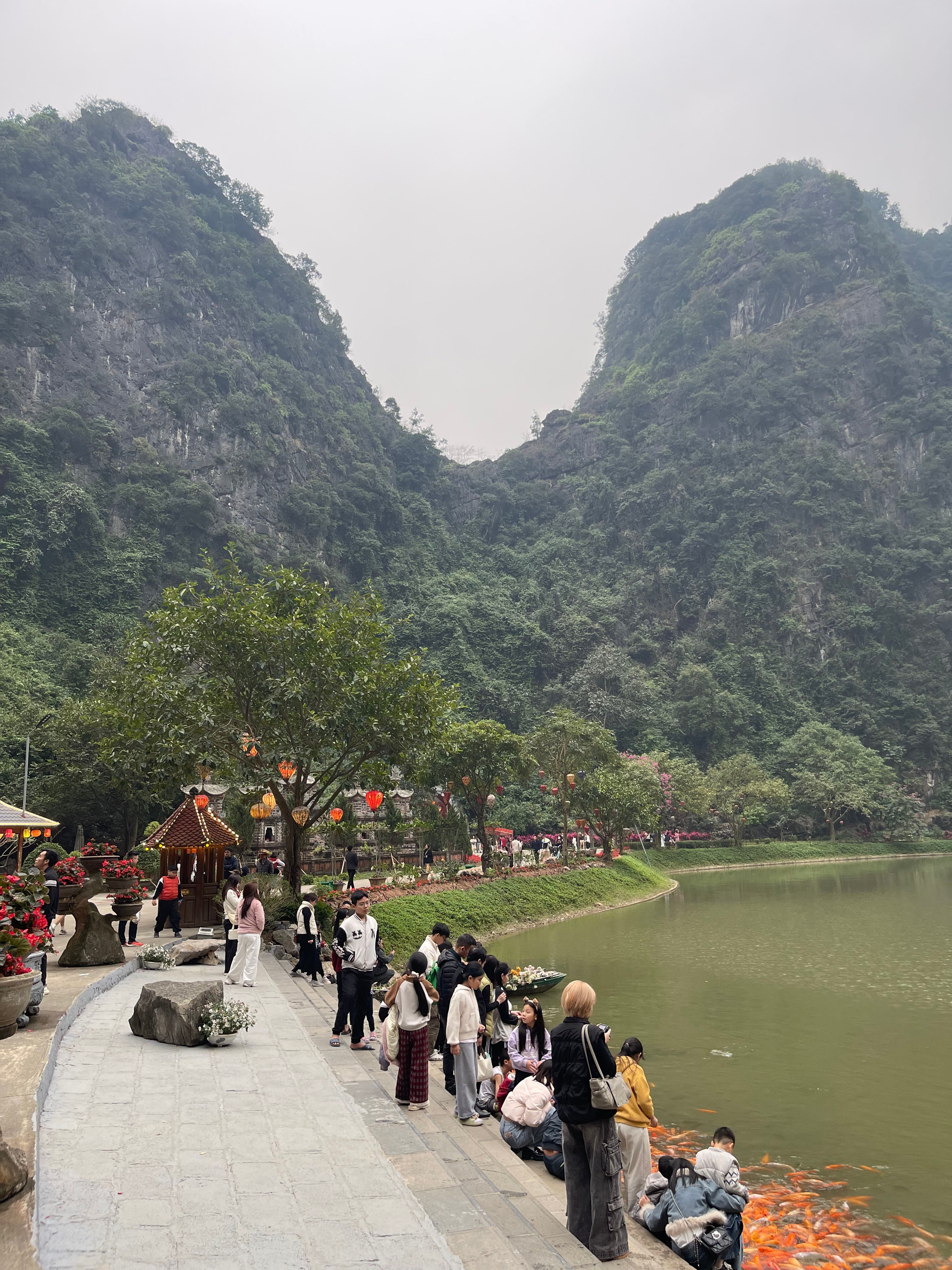 The lake and limestone mountains at Tuyệt Tình Cốc, Ninh Bình.